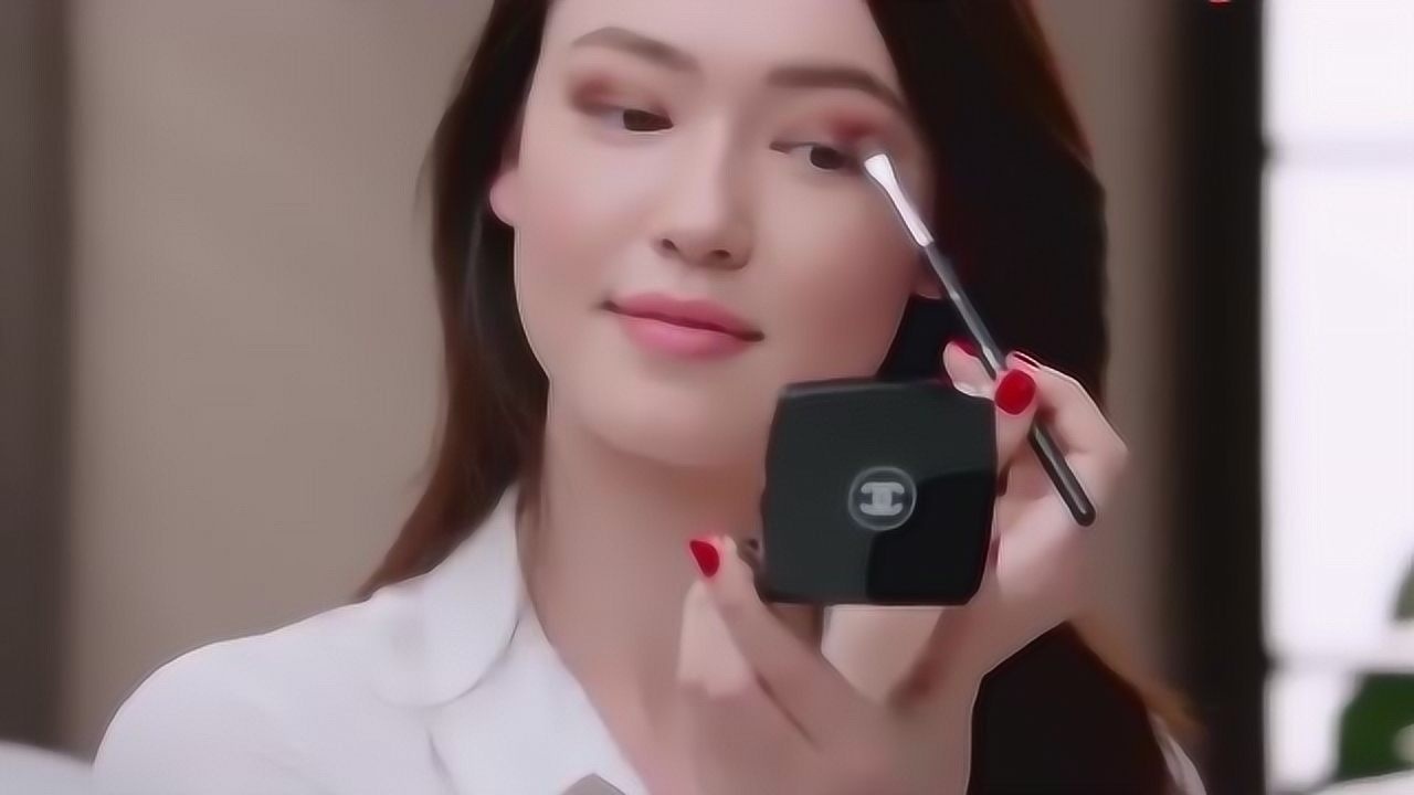 谁说女生一定要化妆?香奈儿最火的素颜女模特,简直美到了天际!