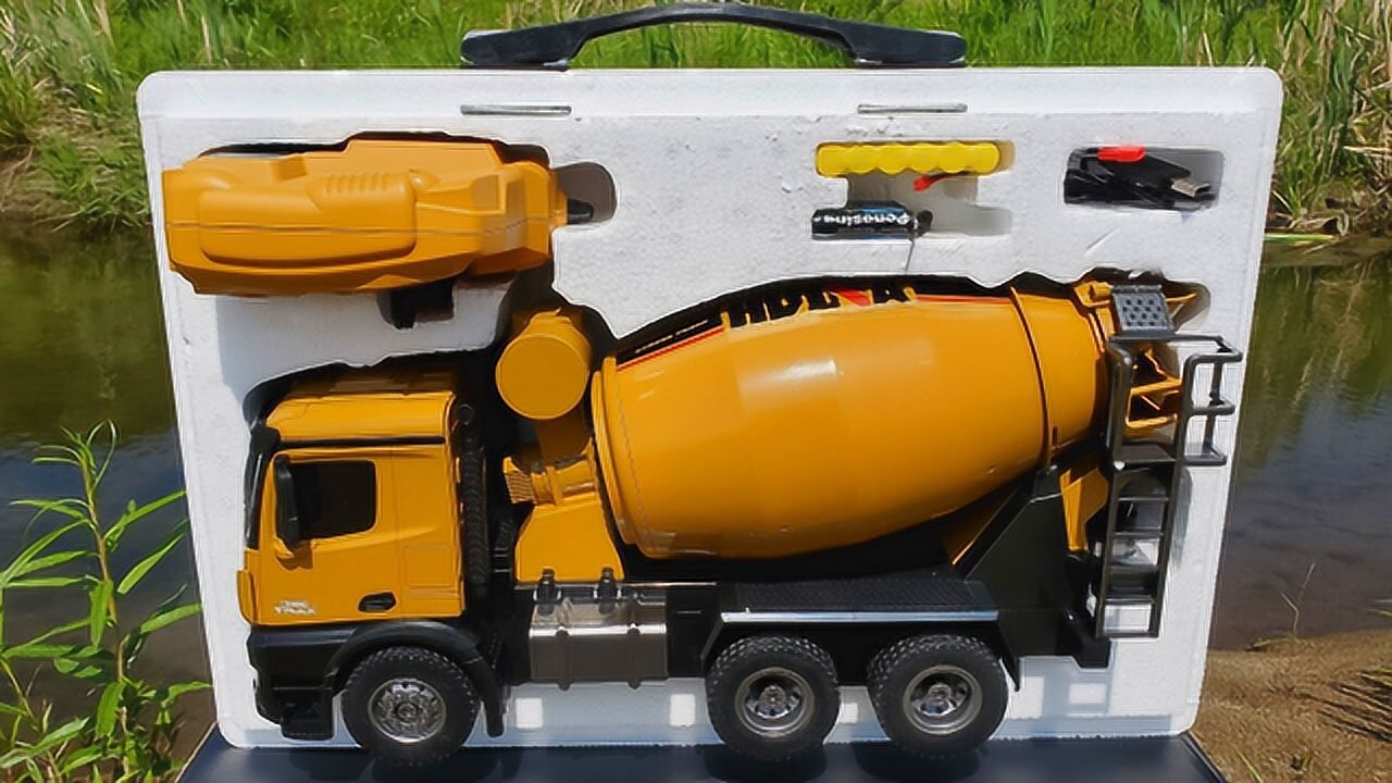 huina574汇纳大号2.4g遥控搅拌车开箱测玩 做工扎实