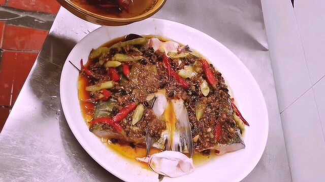 厨师长教你一道简单美味“酱椒鱼头”非常下饭下酒,快关注收藏哦