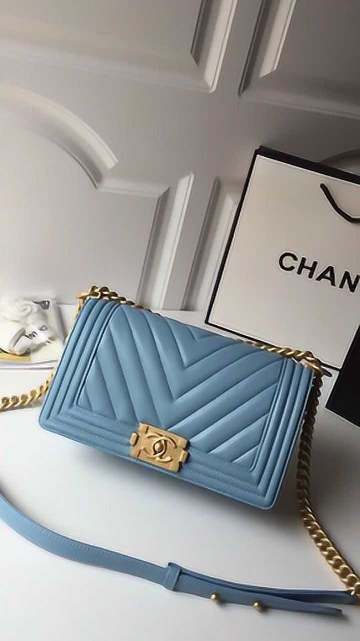 chanelleboy小羊皮口盖包大v格熟悉的版型灵巧的经典