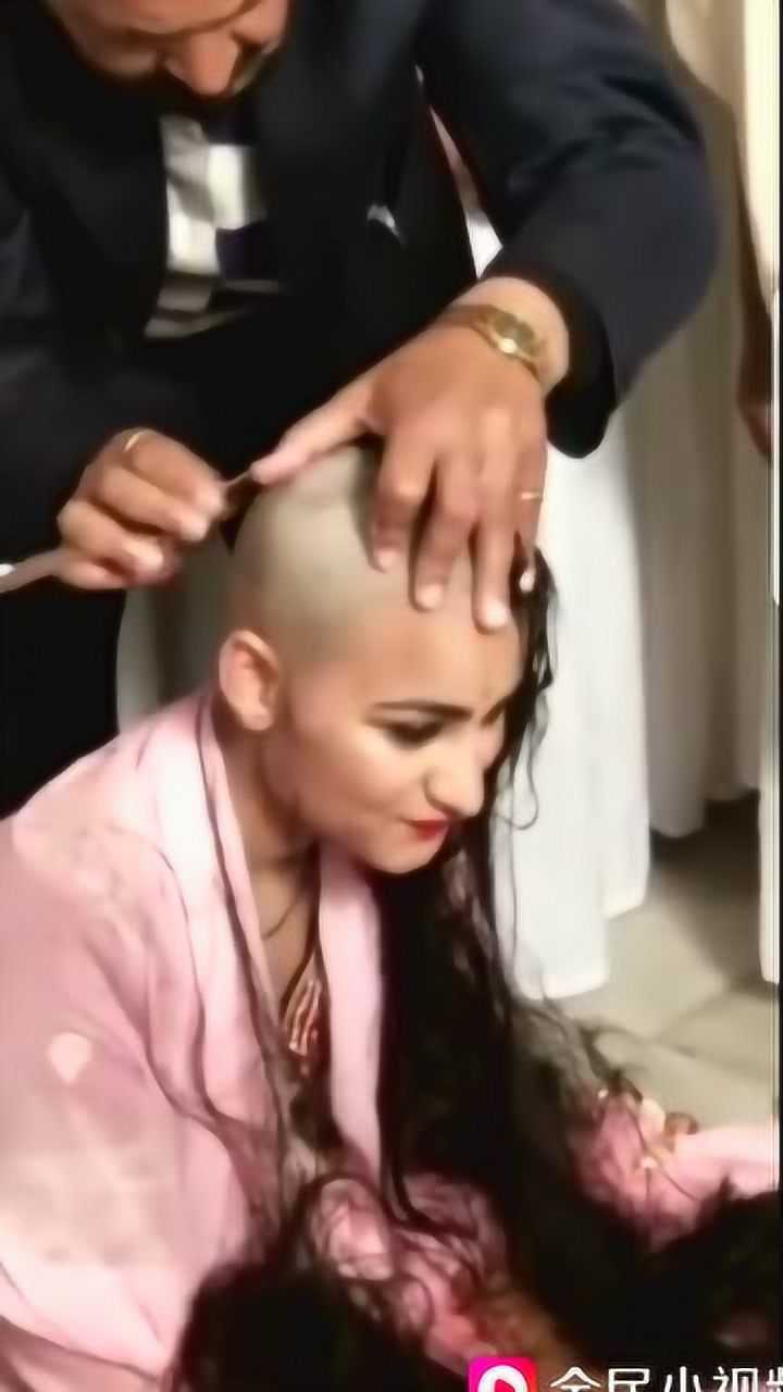 印度美女出家剃度