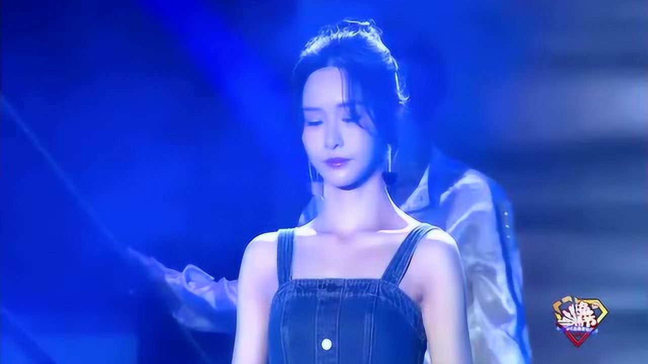 阿冷现场倾情演唱天亮以前说再见2019嘉年华