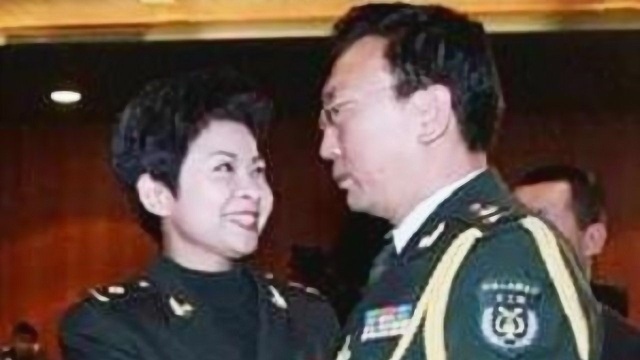 “民歌之王”董文华老公曝光,是彼此熟悉的他,35年婚姻甜如蜜