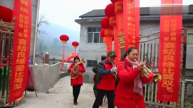 湖北小伙结婚,喜结良缘爱比海深,婚礼祝福语写得不错