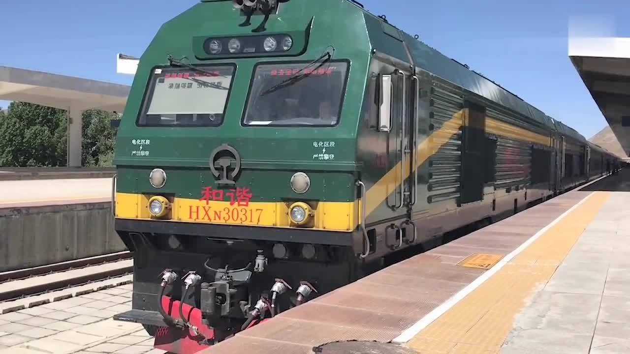 青藏铁路的nj2型柴油机车和高原型hxn3型内燃机车鸣笛对比