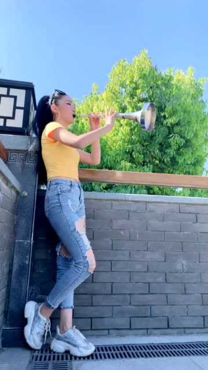 鹏仔唢呐薇姐一首渴望吹得太感人了