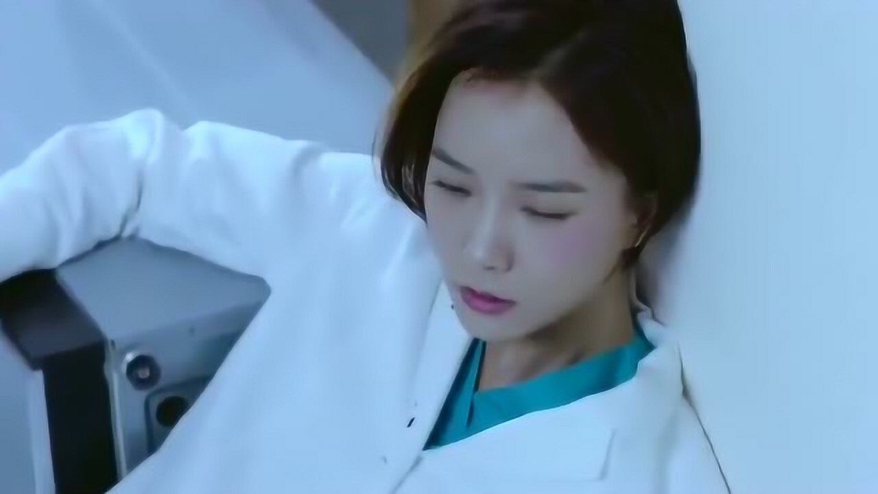 病人抢救无效,家属情绪激动推了下医生,不料直接出大事了!_腾讯视频