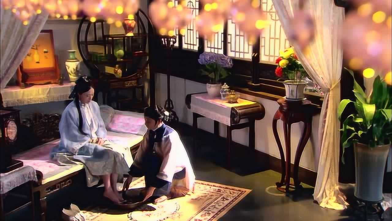 丫鬟给太太洗脚没成想主人竟鸡蛋里面挑骨头真是啥都不好干呀