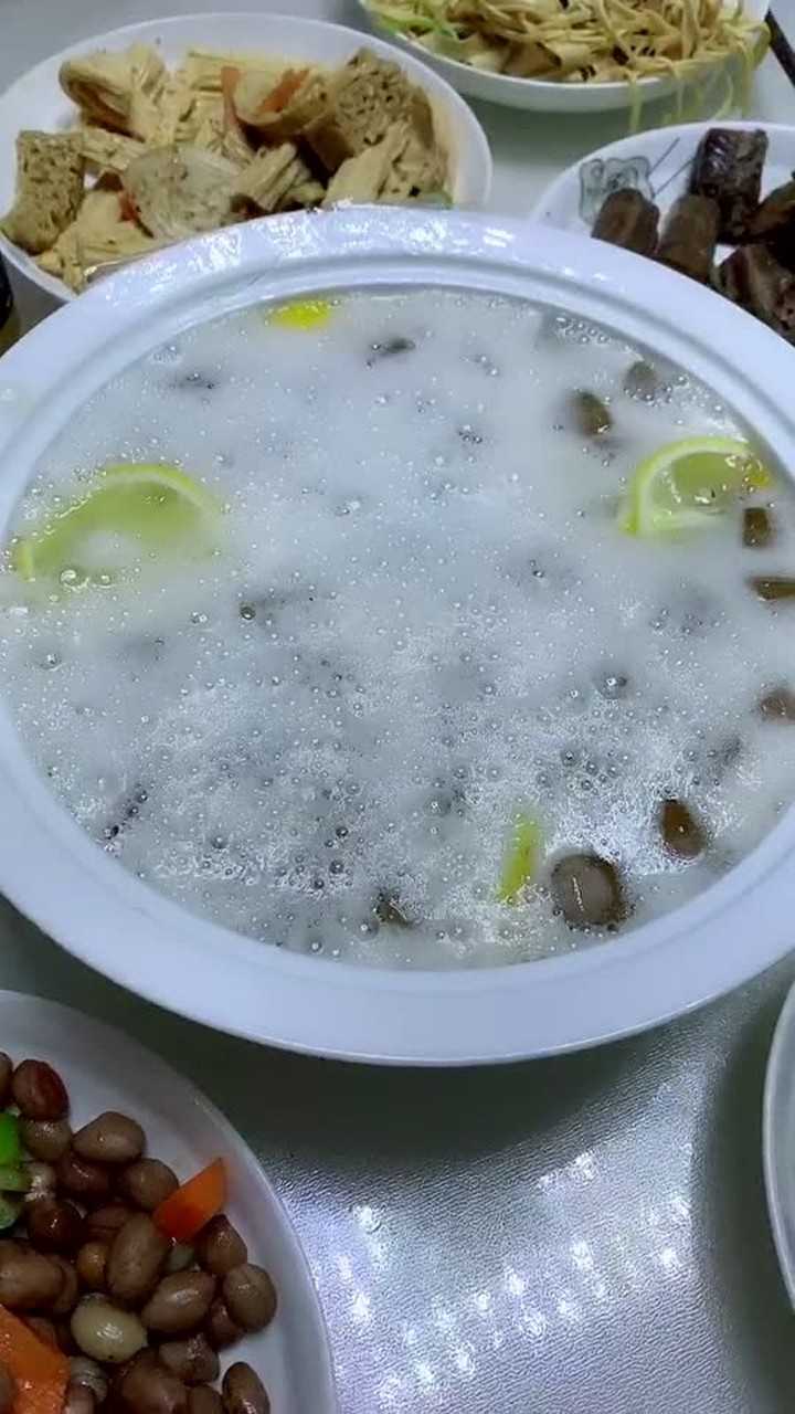 小啤酒解心寬,解饞解懶解腰痠.