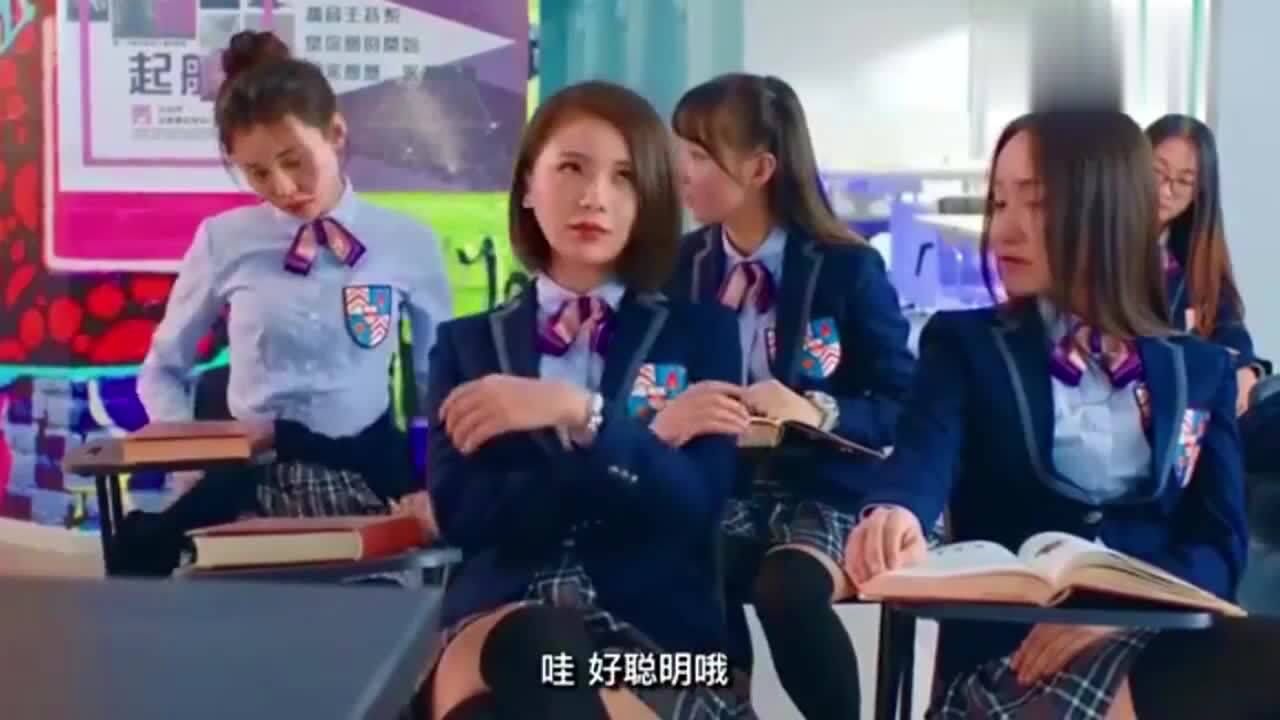 女大学生被当众恶搞，竟在现场脱裙子，太过分了！_高清