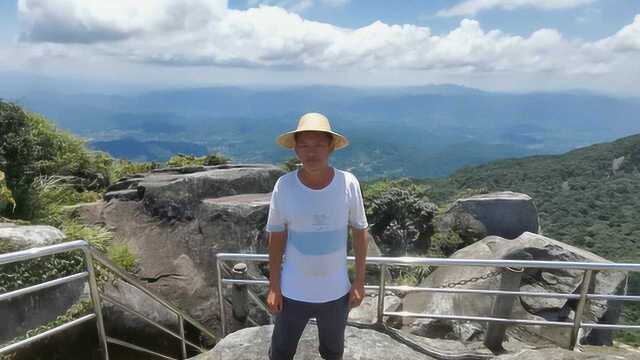 福建与广东交界处的一座名山,可以俯瞰闽粤的山川大地,风景真美