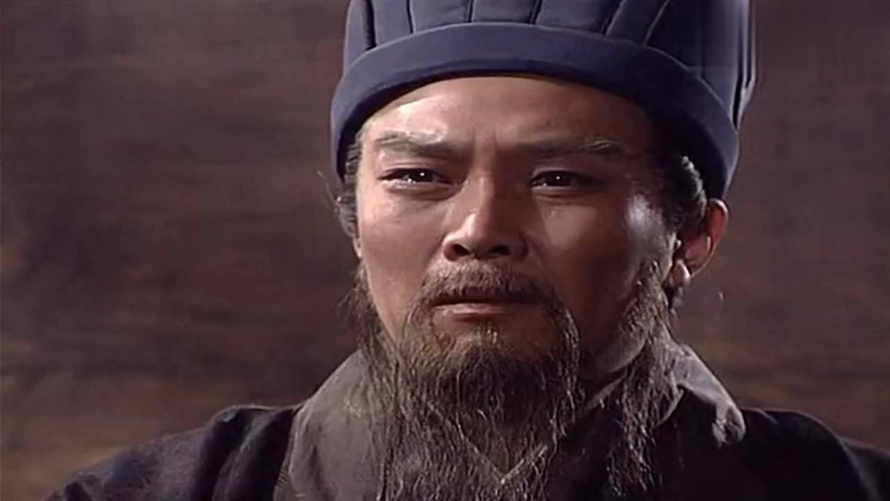 诸葛亮闻听街亭失守,慌忙命众将应对,眼含热泪道大事去矣