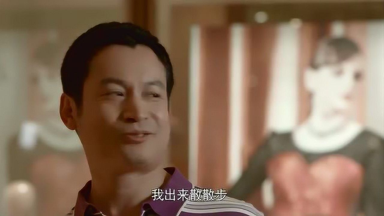美女在更衣室换衣服，衣架是小伙装扮的，全程目睹看个精光_腾讯视频