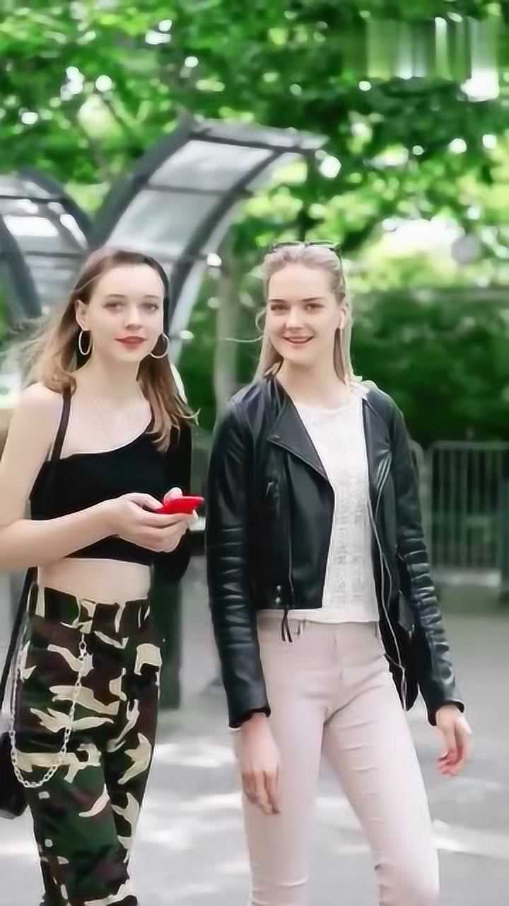 两个乌克兰的美女有人读得懂唇语吗看看她们说的什么啊