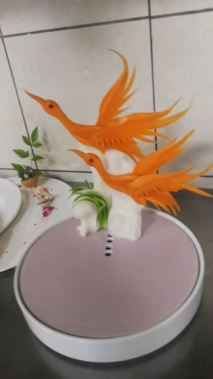 胡萝卜雕刻小鸟图片
