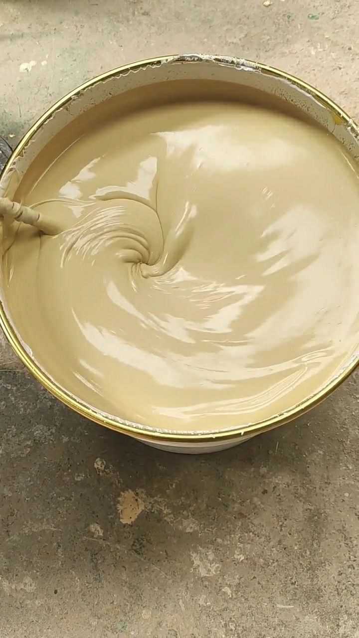 搅拌颜料需要先从底部开始这样才能配制出完美色料