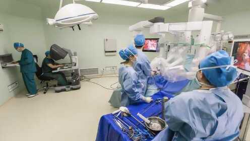 黑科技！手术机器人上岗，医生一旁操作机器完成肝胆手术