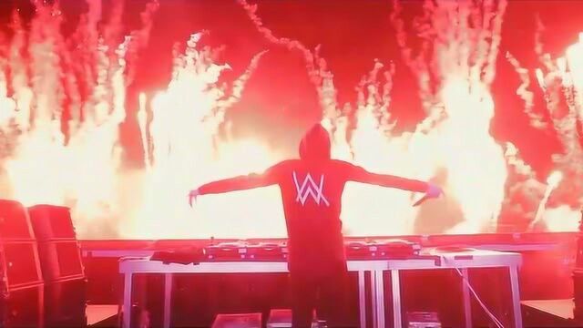 K391、 Alan Walker、周笔畅演唱《就在此刻》