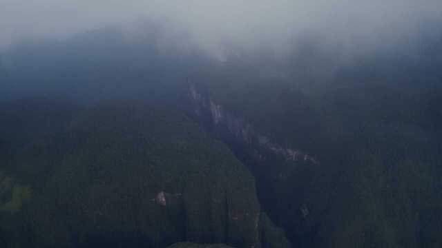 网红躲避峡一带的喀斯特地貌,惊世大峡谷(3),湖北恩施州鹤峰县