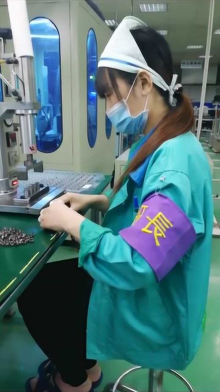 俺就是一个在电子厂上班的这是我最真实的时候陪我最多的是机器和厂服