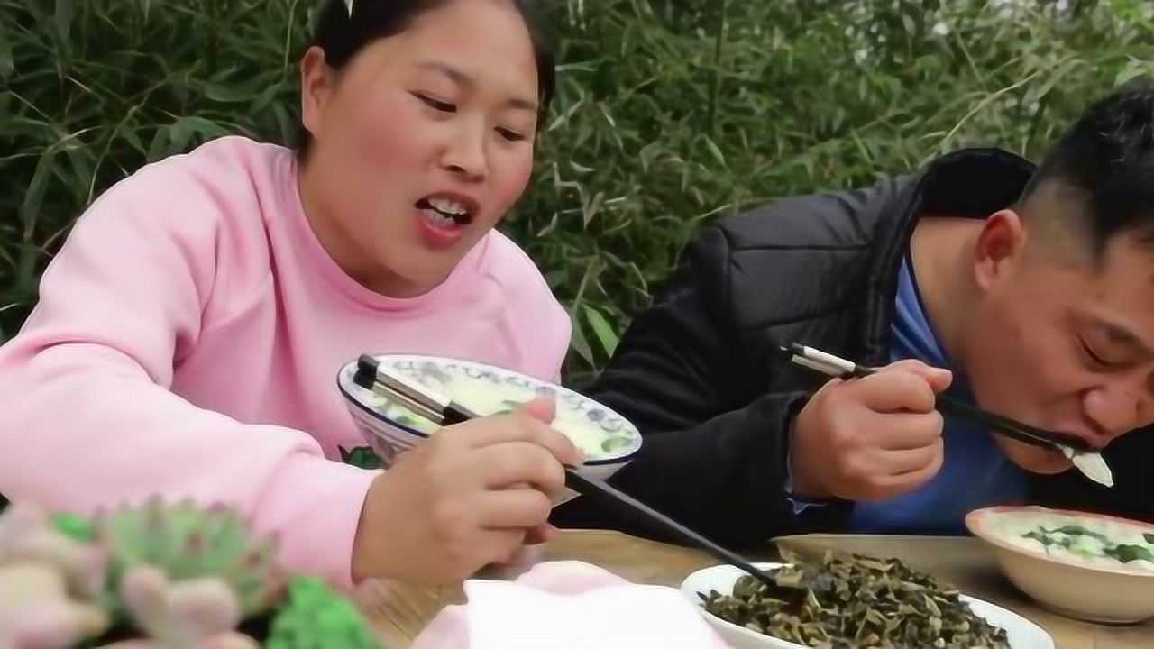 胖妹老公做拿手美食夫妻两煮一锅米饭不够吃吃相太香了