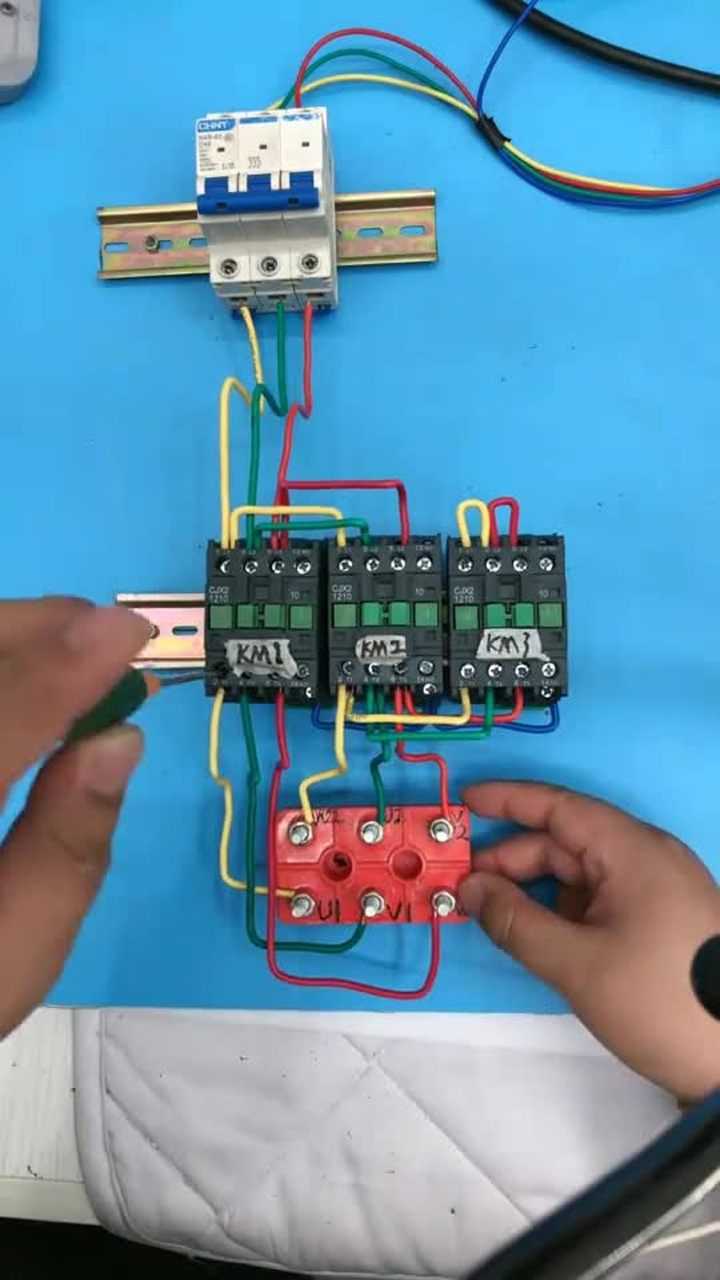 零基础学电工星三角降压启动主电路实物接线