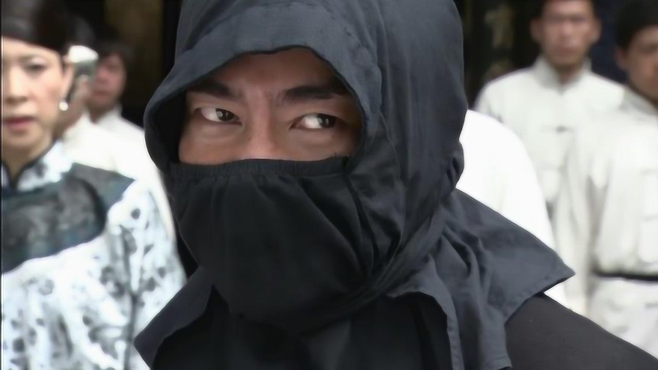 蒙面人打败日本武士不料解开面罩一看众人不敢相信竟是家中下人