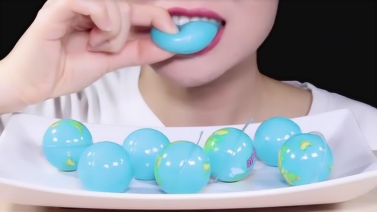 韩国声控吃播小姐姐吃星球形状的软糖咀嚼音听起来太馋人了