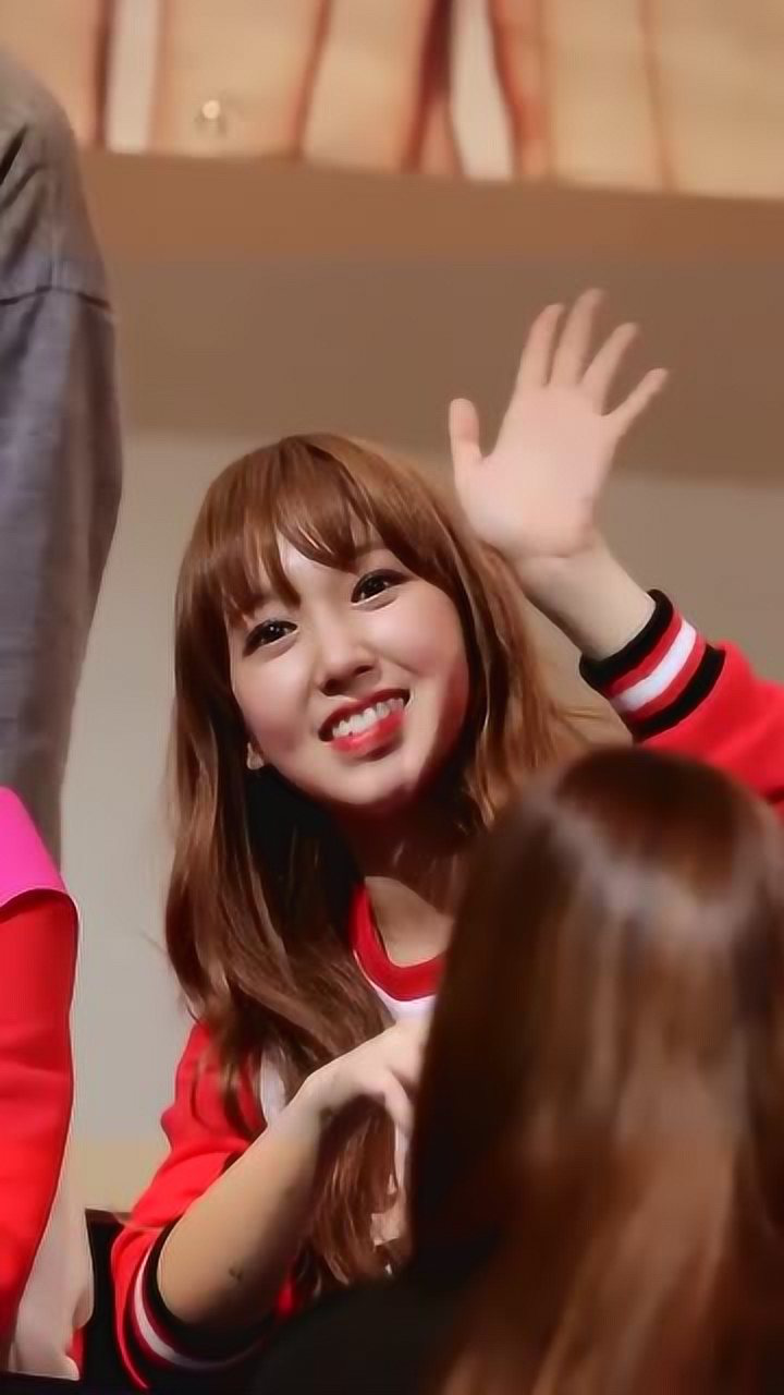 程潇小姐姐的表情真的太丰富了,还一直在比心,太可爱了