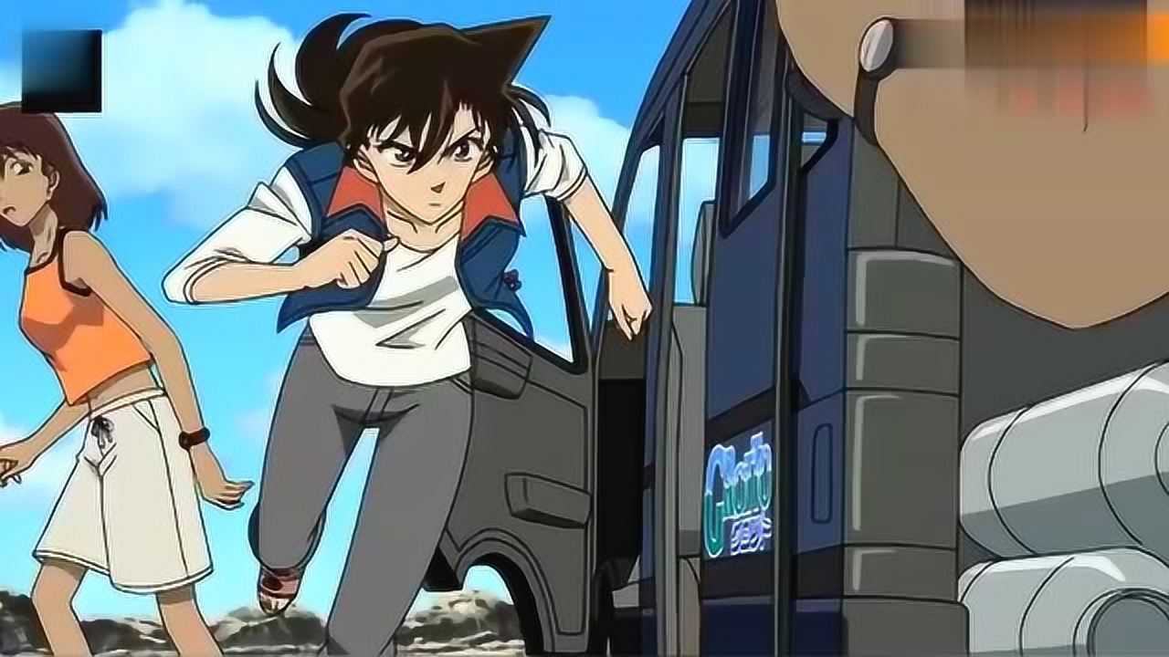名侦探柯南:空手道高手小兰打了几十个人,尤其在船上太惊险了!