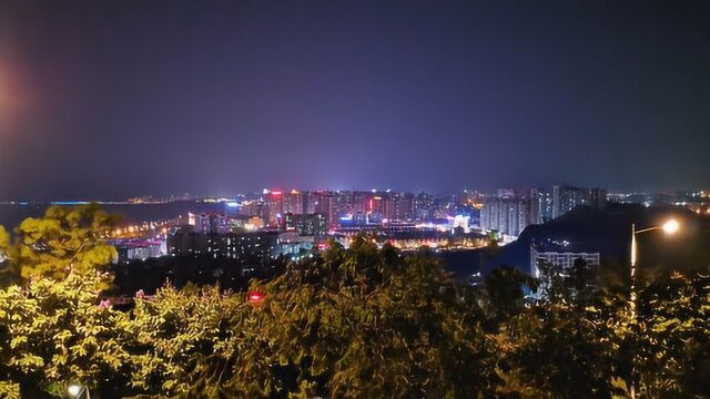 俩夫妻自驾闯天涯(18)夜晚住宿防城港,看看防城港的夜景怎样?