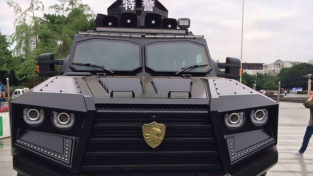 中国暴龙防爆车有多爆?看看你就知道,半封闭炮塔被誉为警界神车
