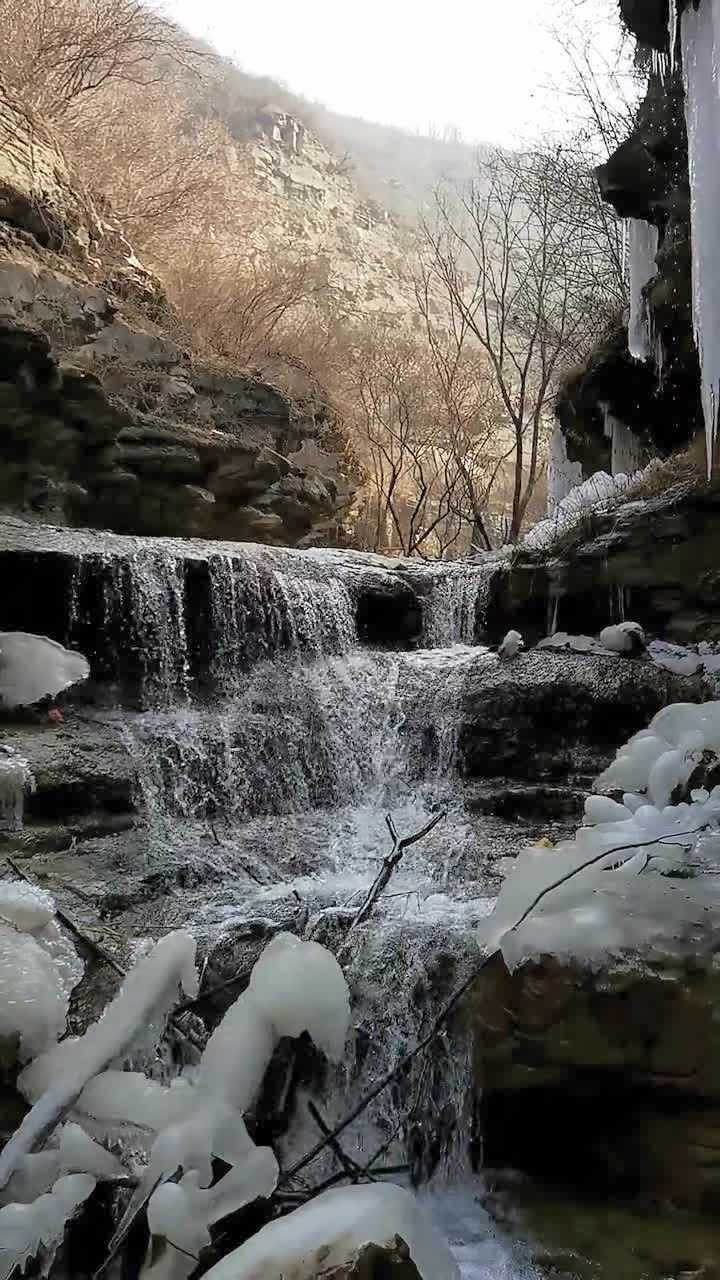 咸阳礼泉羊尾巴沟冰瀑布