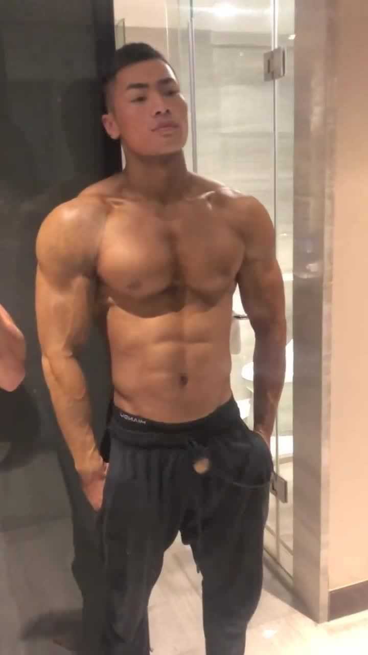肌肉秀两种肌肉男，你们更喜欢哪一种看着都很好看_腾讯视频