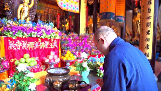 上海玉佛禅寺佛诞供花