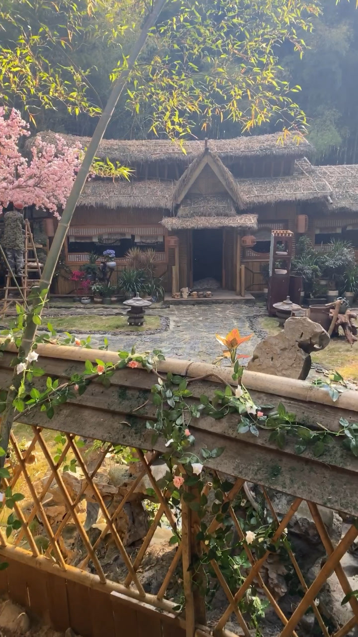 这个茅草屋场景拍过好多大型古装剧,是好多大明星戏中的家_腾讯视频