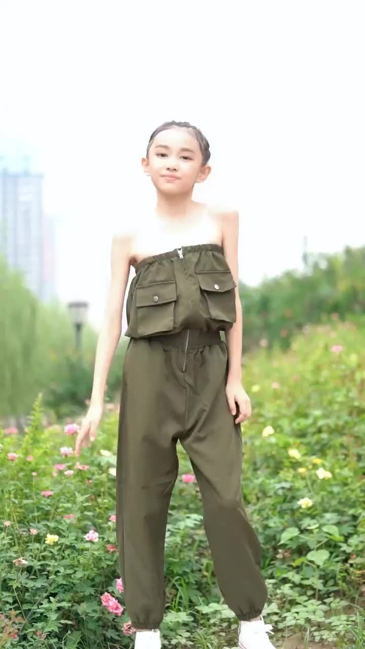 童模宋小睿跳鳌拜舞看看这个衣服不怕突然掉下来吗