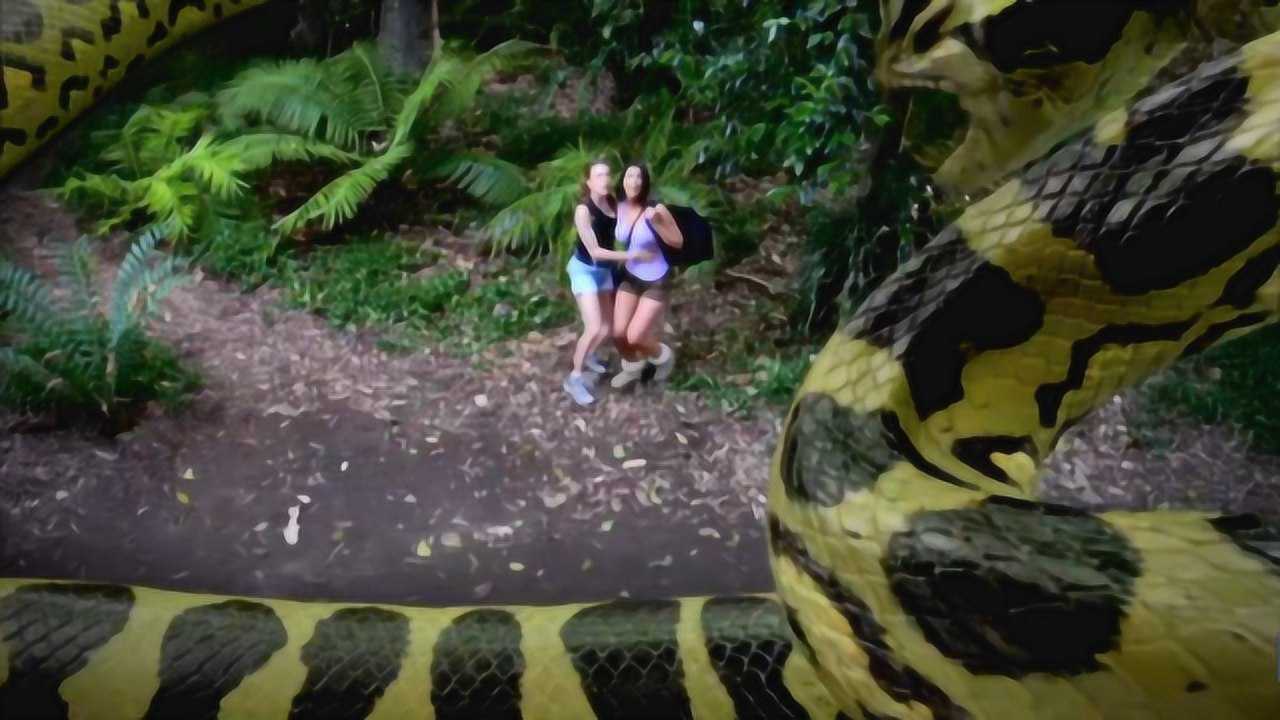 蛇鱼怪三个美女丛林采花不料身后突现巨型蛇鱼怪三人马上凉凉