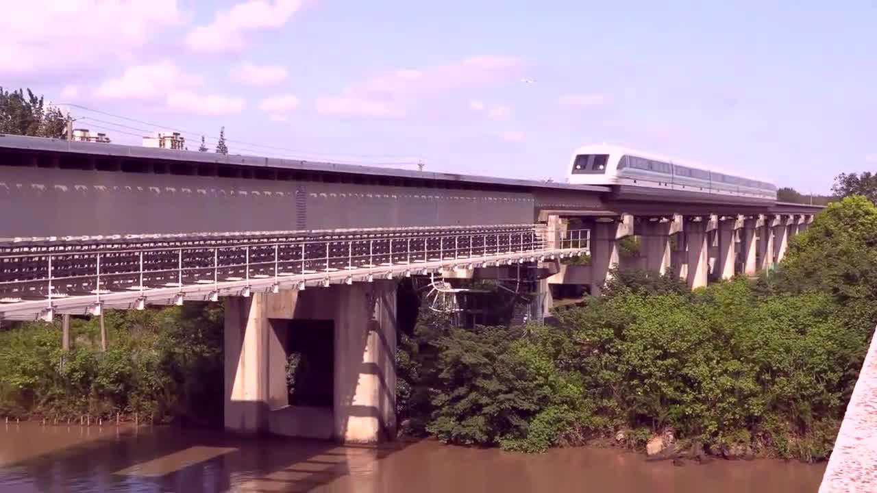 仰视高架桥!上海磁悬浮列车 高铁 飞机出没,36秒浓缩的精华