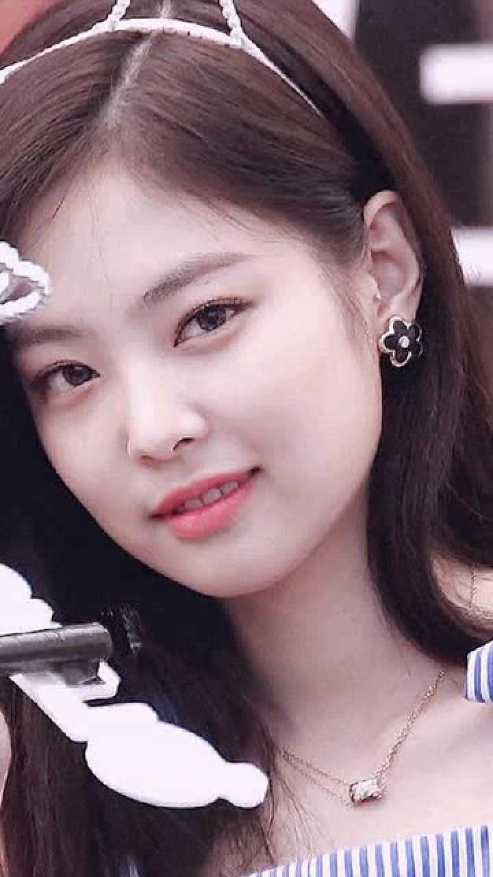 jennie同款耳洞图片