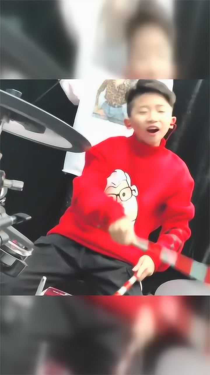 鼓手小天一打奏世界第一等太好听了帅气十足