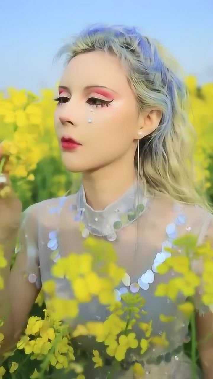 芭比和灿宇拍视频看芭比的颜值真是太美了你们认为呢