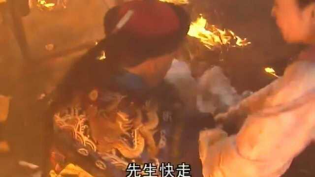 左山傀等人把试卷烧了,幸亏小月及时赶到,纪晓岚才没有出事