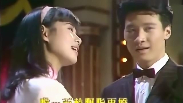 1989年黎明在前台唱歌 郭富城做了背景墙 没注意都看不到