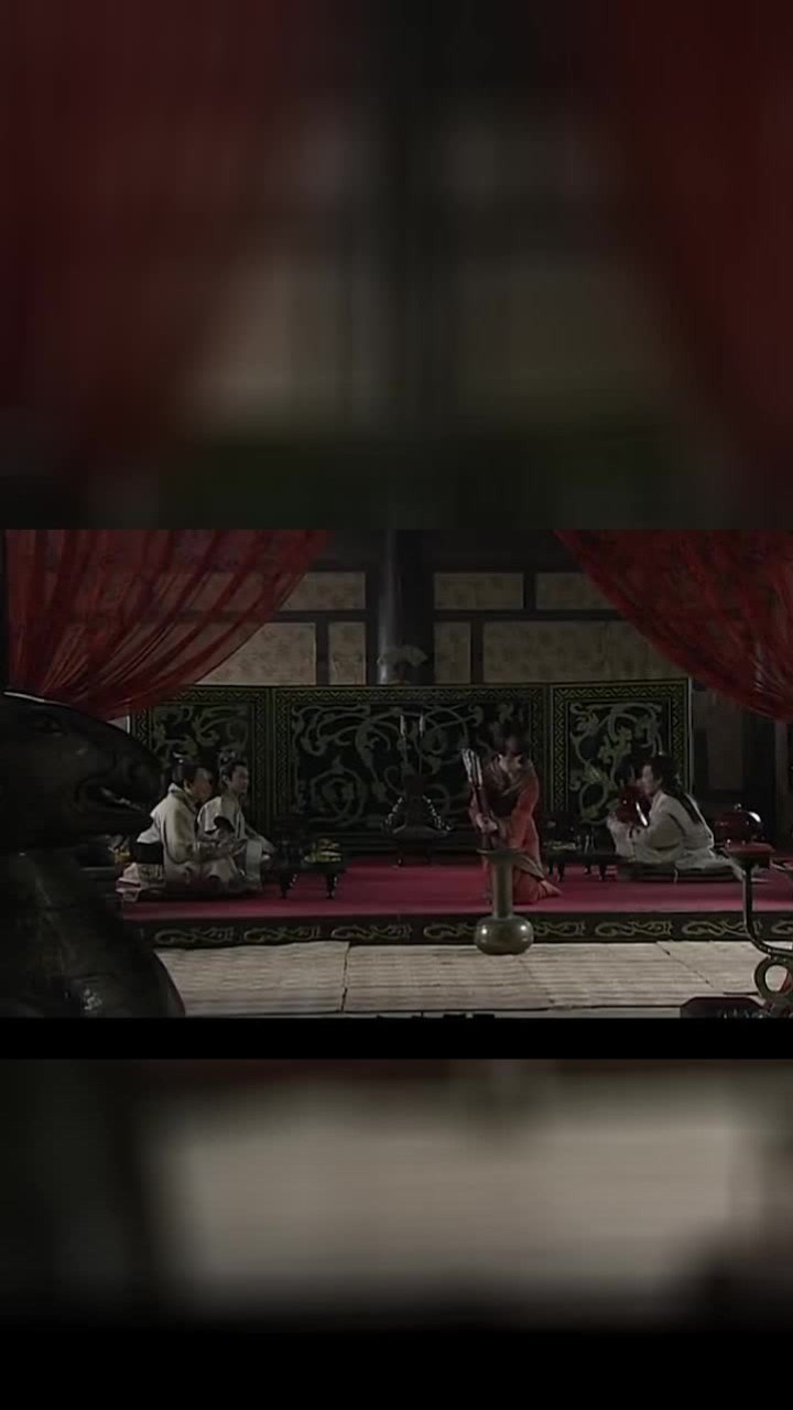 母仪天下银欢上前伺候众人盯着脚目不斜视