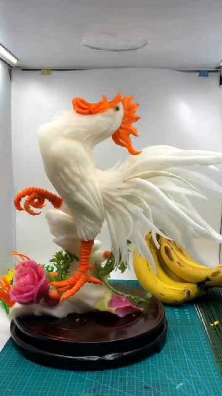 白萝卜雕出来的金鸡独立