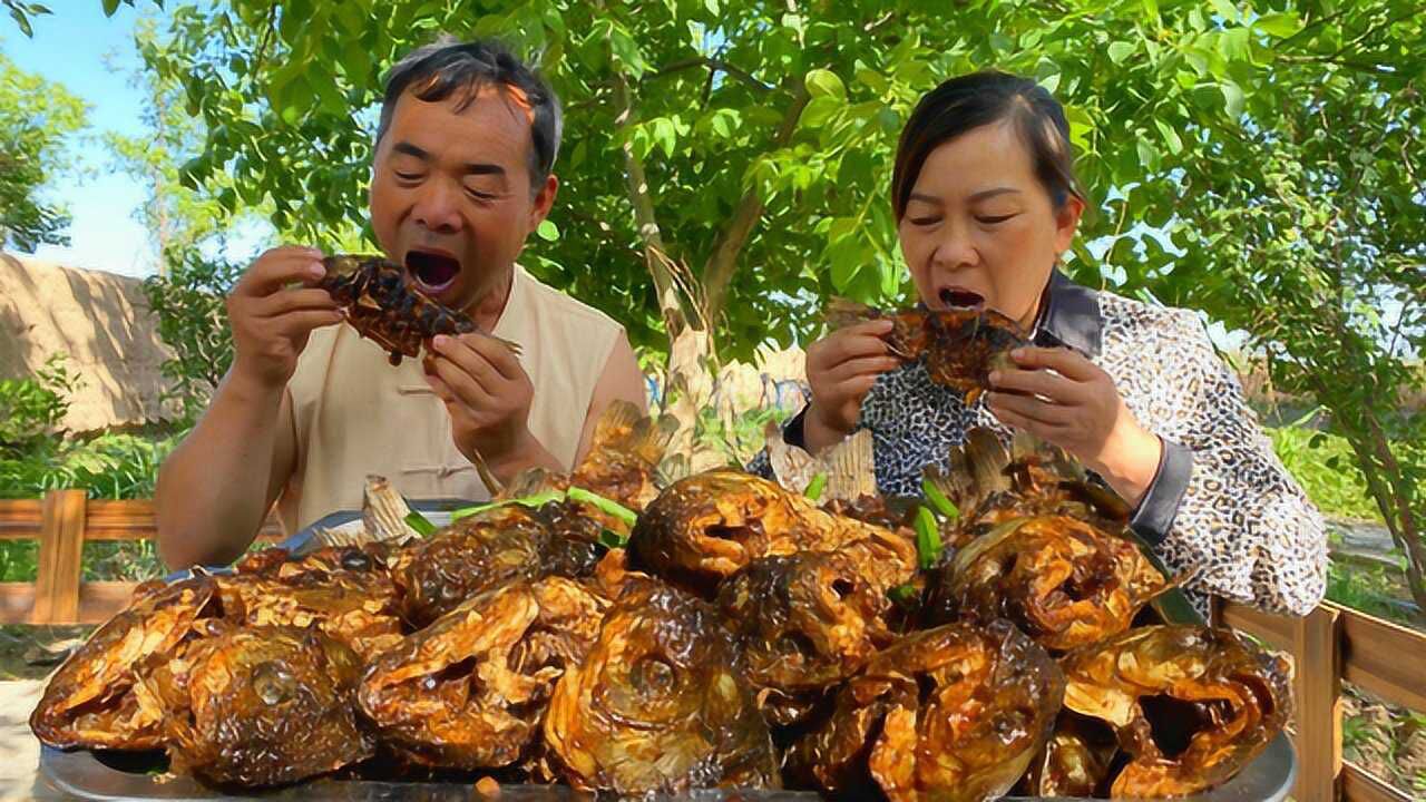 鲫鱼这样做好吃到没朋友一锅炖10条老婆子抱着直接啃真过瘾