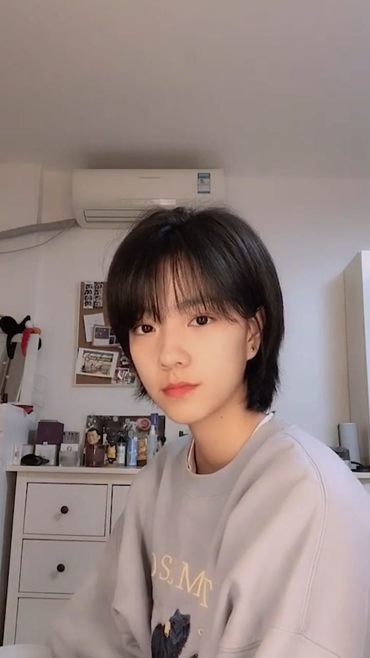 庄达菲的短发造型又a又飒