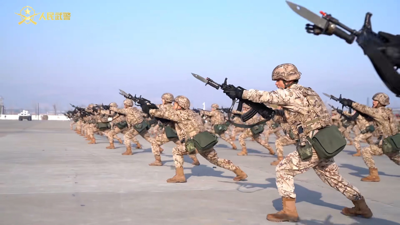 直击武警部队新年开训热血"大场面":锋刃雪亮,杀声震天