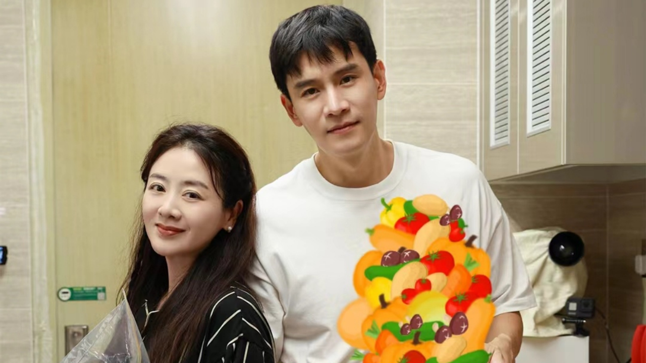 小李琳庆结婚10周年与小6岁老公拥吻经超背老婆走路好宠溺